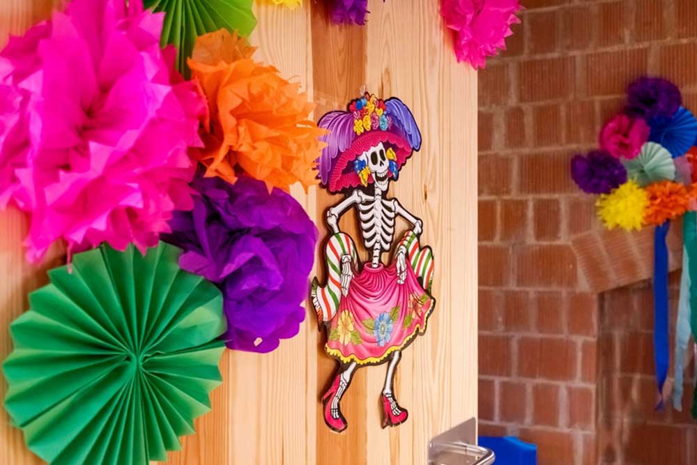 Halloween-Classroom-Door-Decoration-Idea